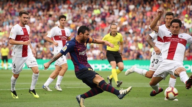 El Barça golea y el Huesca enamora