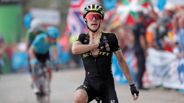 Simon Yates aprovecha el dilema de Movistar