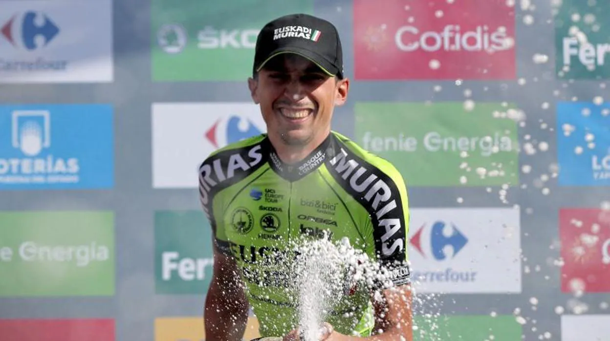 Óscar Rodríguez celebra su triunfo de etapa en la Vuelta a España