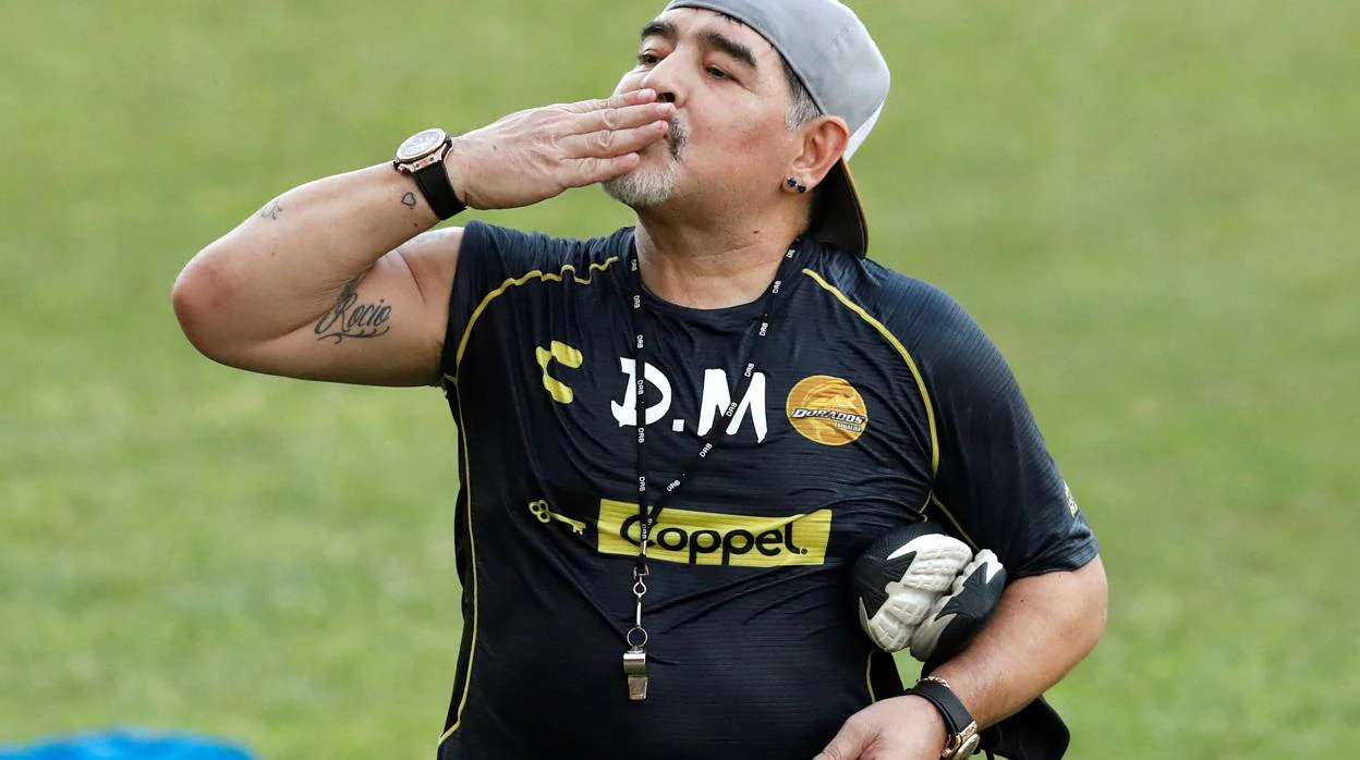 Diego Armando Maradona durante su primer entrenamiento en México