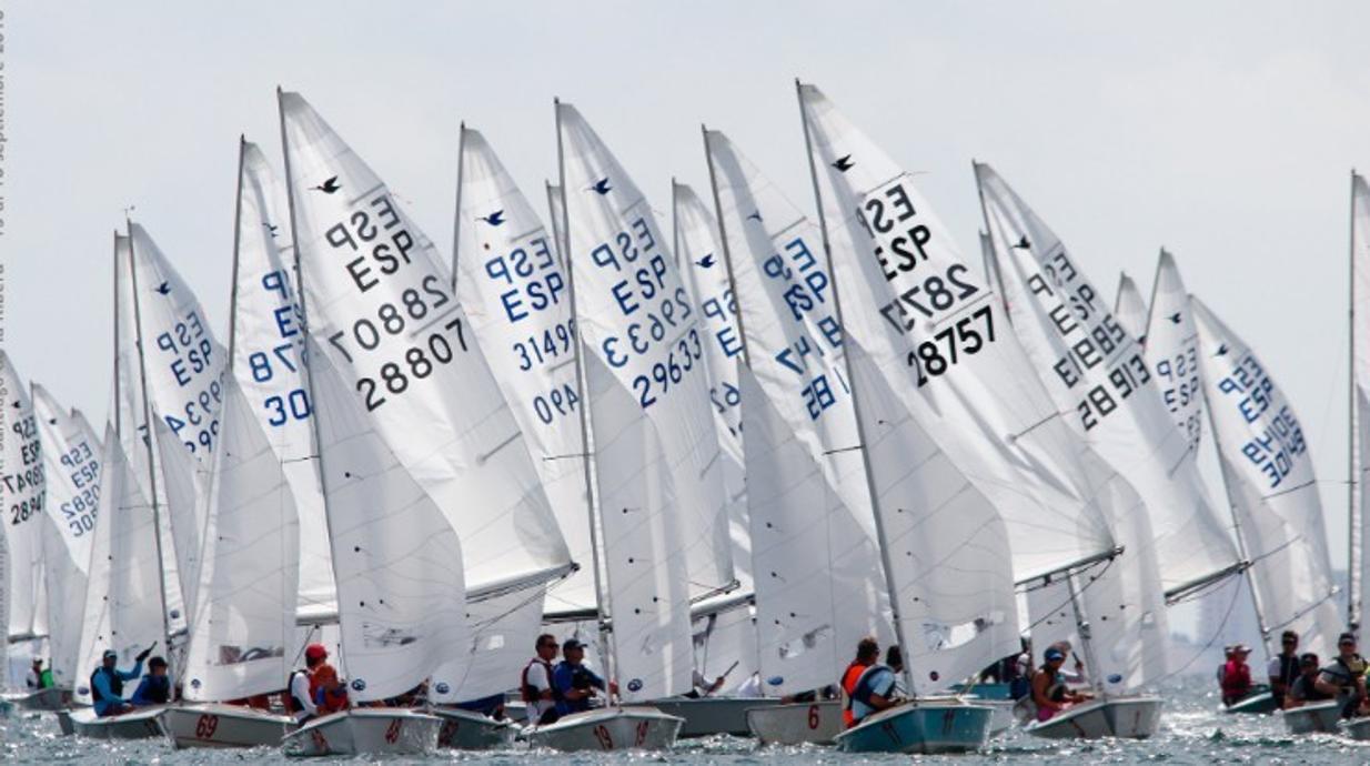 Malfalda Pires y Francisco Maia se colocan líderes en el Campeonato de España de Snipe