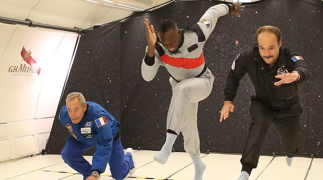 Usain Bolt, durante su carrera contra los astronautas franceses Clervoy y De Gaulle