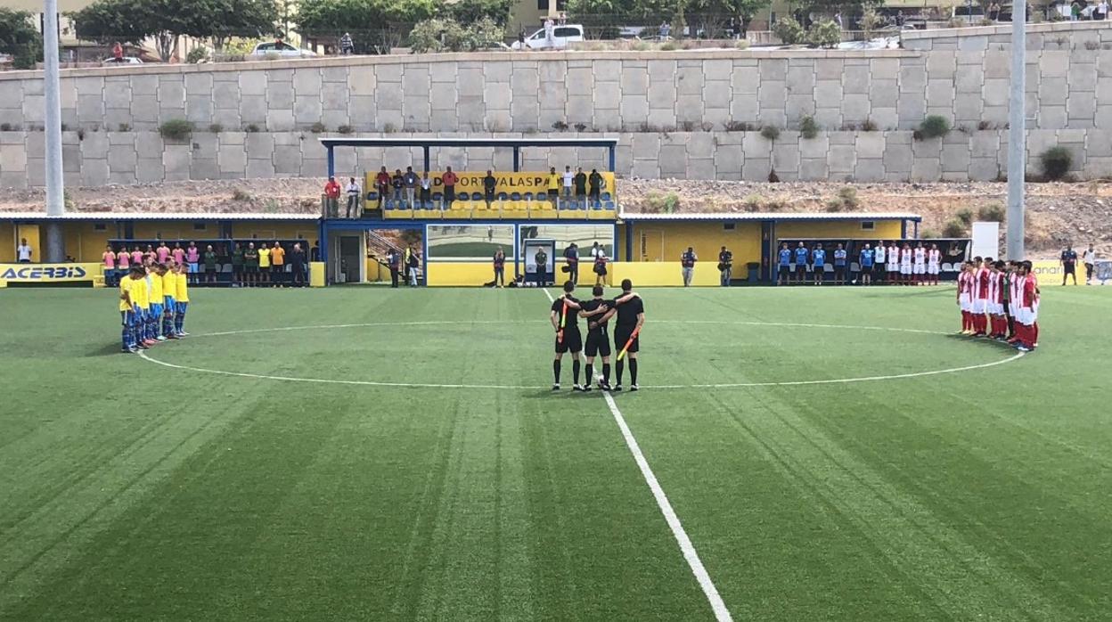 Minuto de silencio por la muerte de Pedro Pérez, jugador de la UD Las Zocas