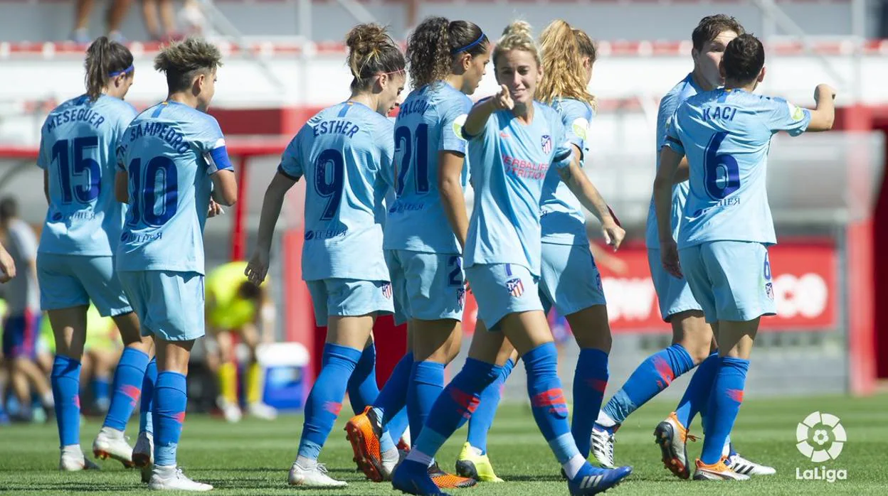 Las jugadoras del Atlético de Madrid Femenino festejan la remontada en Lezama