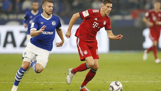 James y Lewandowski dan la victoria al Bayern ante el Schalke