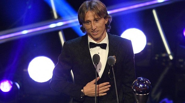 Modric gana el premio The Best con el plante de Cristiano y Messi