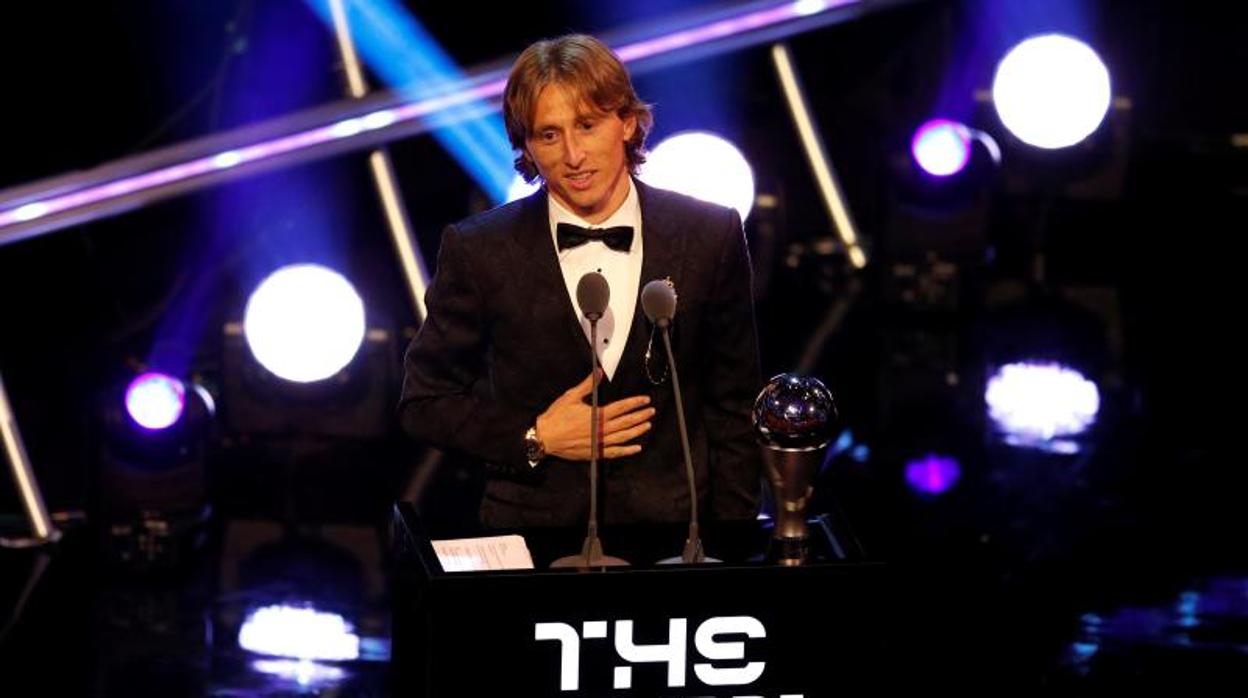 Luka Modric durante su discurso como ganador del trofeo FIFA The Best