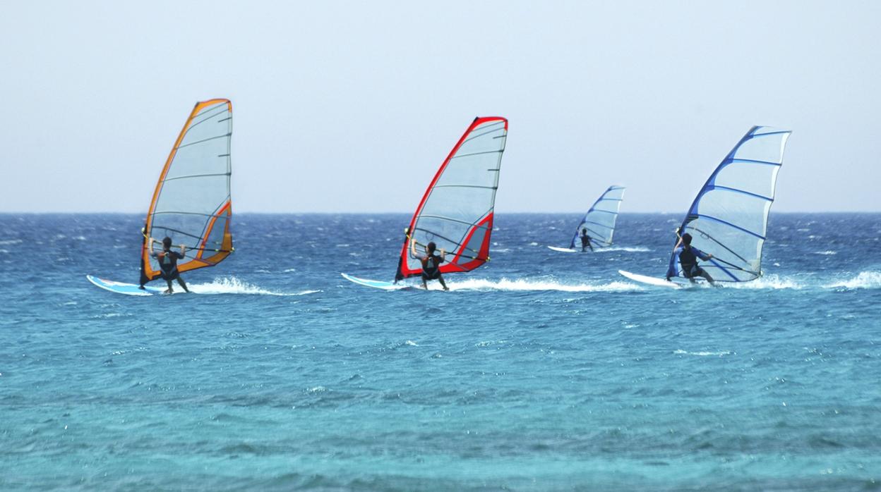 Vilagarcía recibe a más de 170 participantes en el Campeonato de España de windsurf