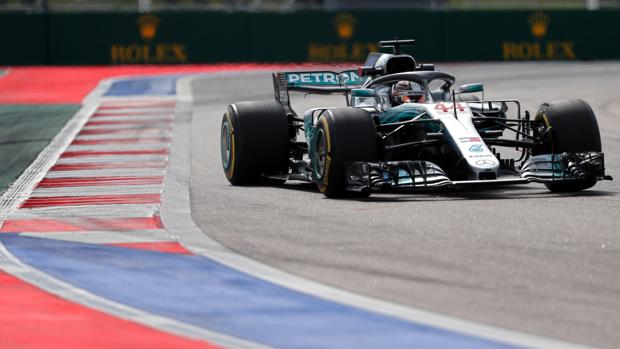 Hamilton domina la jornada en Sochi