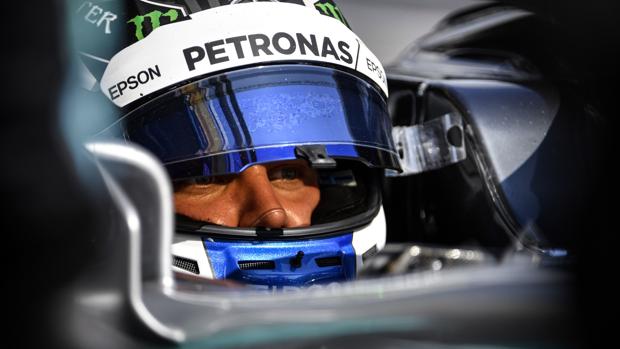 Bottas le arrebata la pole a Hamilton