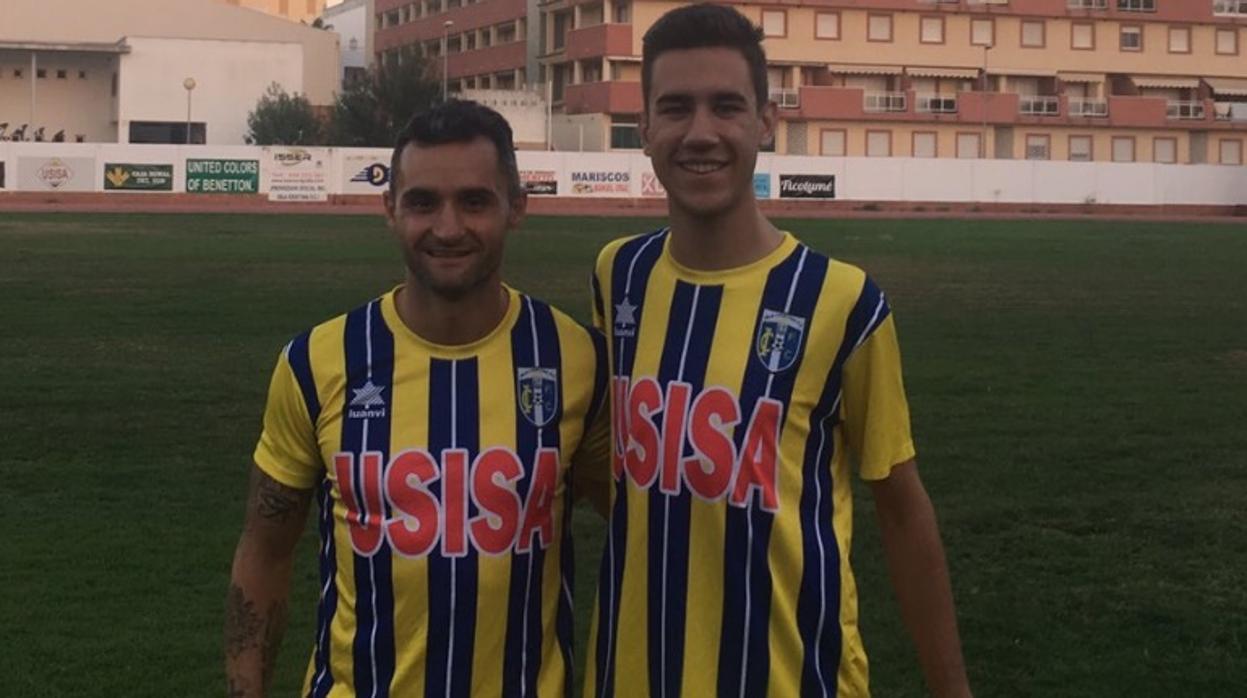 Daniel Cifuentes y su hijo Alberto, jugadores del Isla Cristina CF