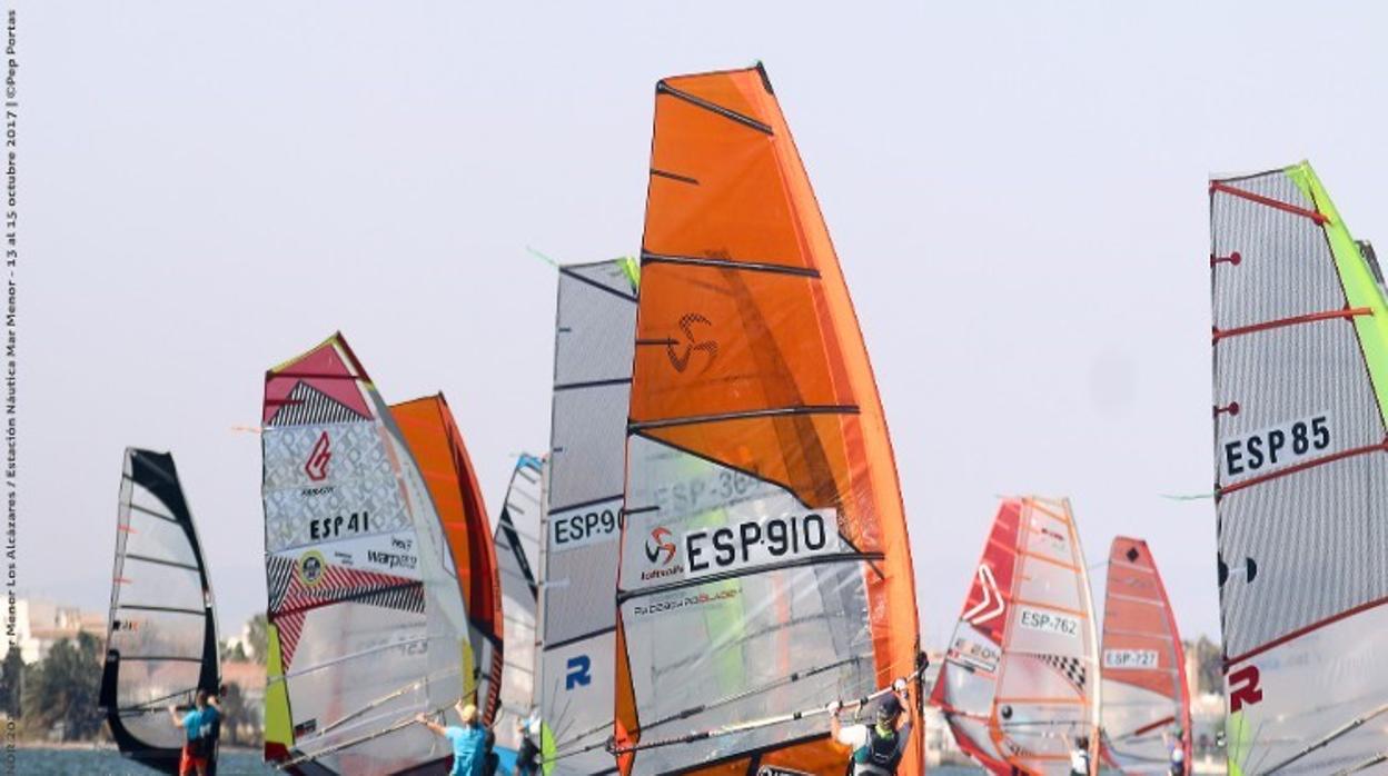 Surfari Mar Menor 2018, a una semana de la gran fiesta del windsurf