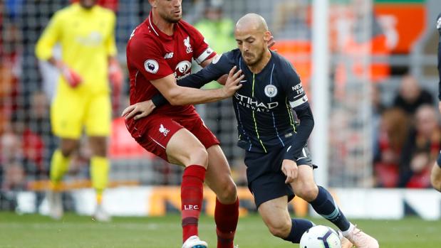 Mahrez manda a las nubes el asalto a Anfield