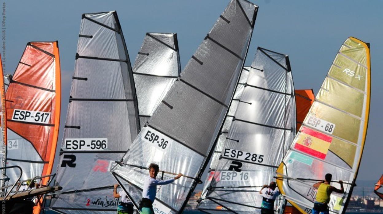 El viento condiciona el arranque del Surfari Mar Menor