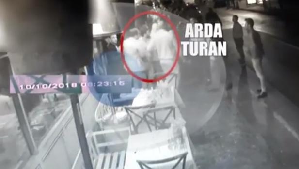 El vídeo de la pelea de Arda Turan