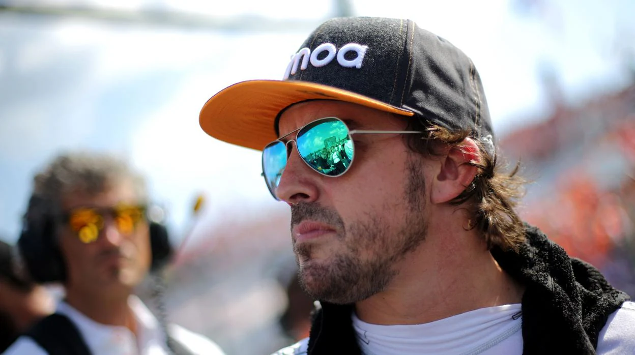El gesto serio de Fernando Alonso en la Fórmula 1