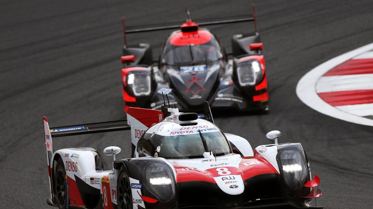 Fernando Alonso al volante s¡de su Toyota