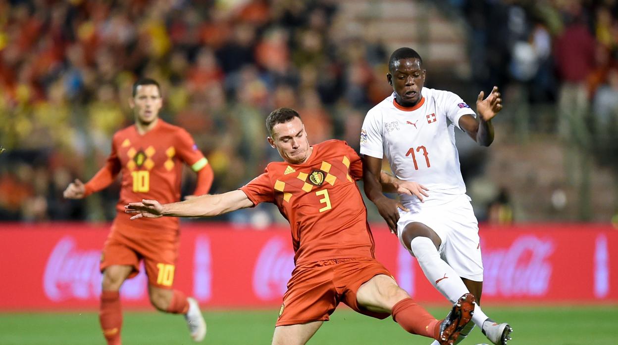 Thomas Vermaelen durante una acción del partido entre Bélgica y Suiza