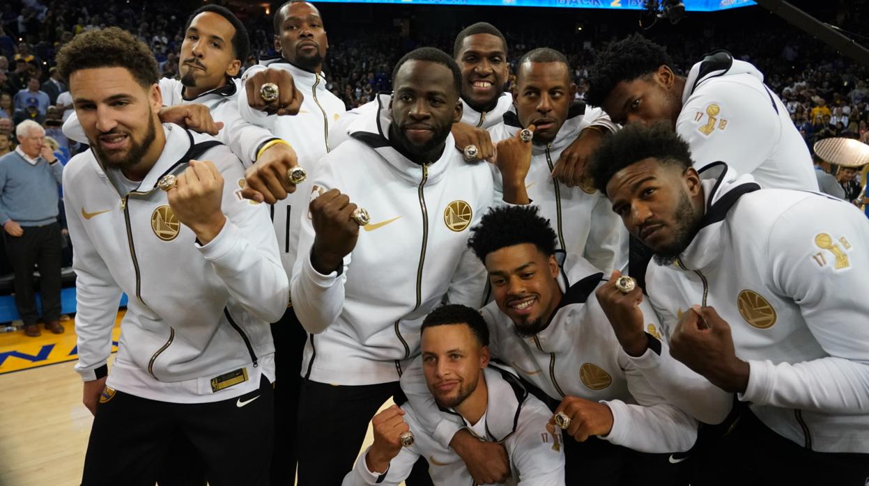 Los Warriors se enfundan el primer anillo de campeón reversible