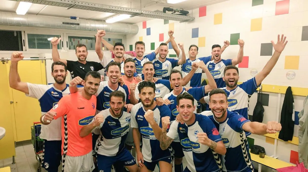 Los jugadores del Ebro celebran un triunfo