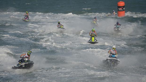 Harvey y Tomàs inician la lucha final por el AquaX Pro en El Balís