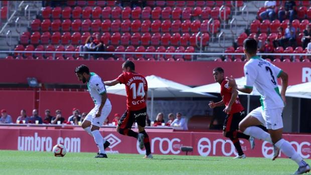 El Extremadura salva un punto con un penalti en la prolongación