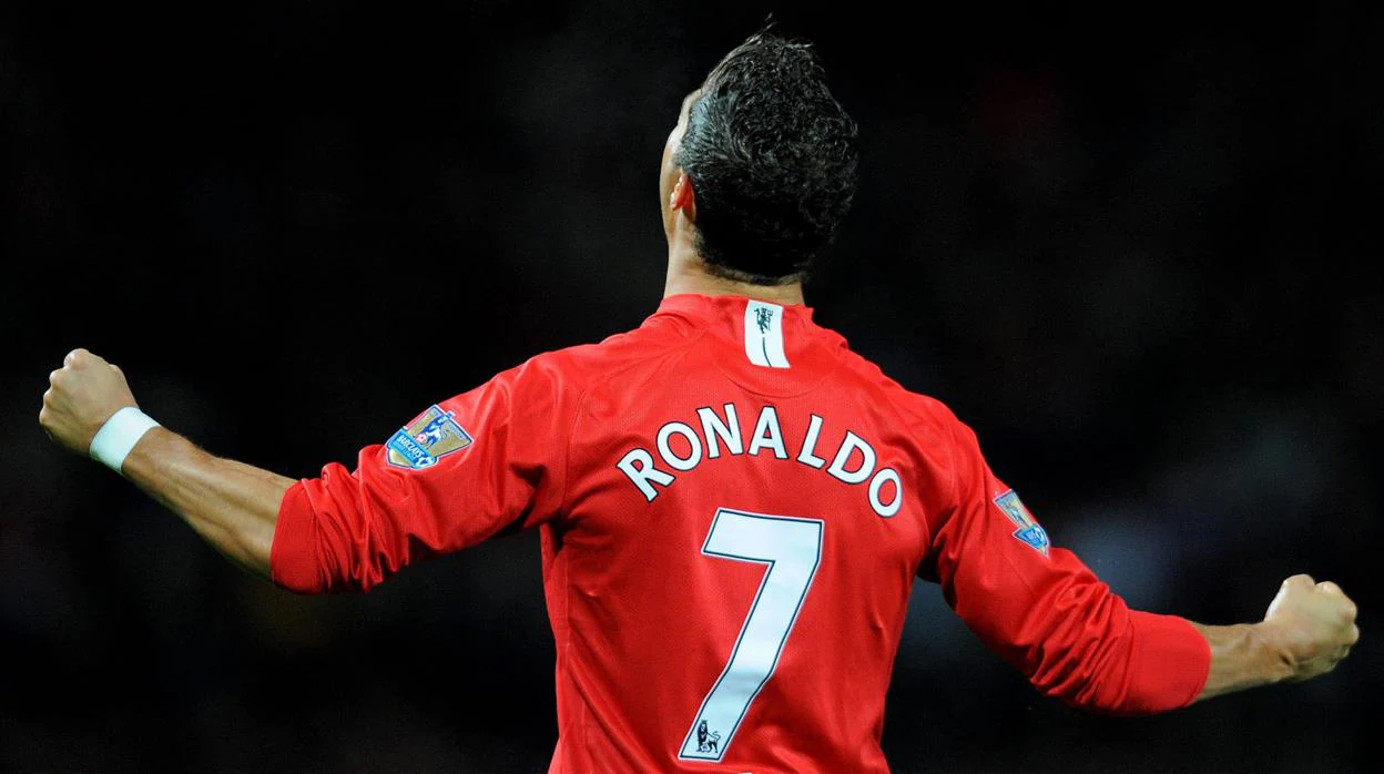 Cristiano Ronaldo celebra un gol con la camiseta del Manchester United