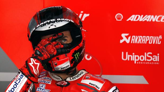 Jorge Lorenzo se opera la muñeca y no descarta estar en Sepang