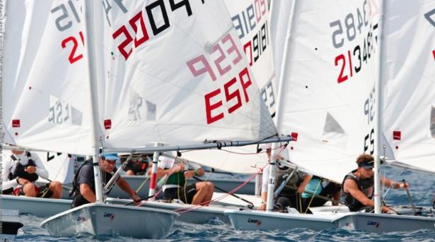 Cerca de 80 barcos en el Campeonato Valenciano de Laser en Torrevieja