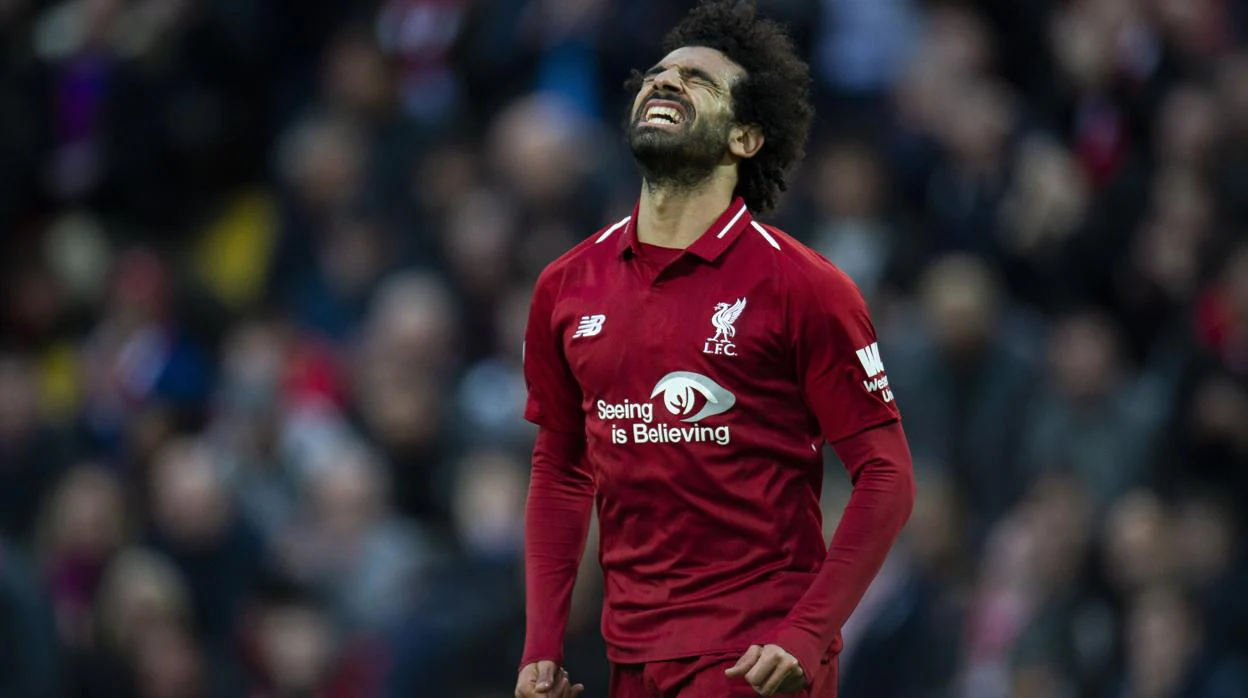 Salah y Mané guían al Liverpool al liderato en solitario