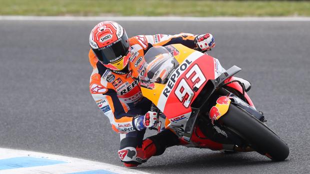 Márquez celebra el título con una nueva pole