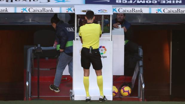 El VAR concede un penalti al Barcelona