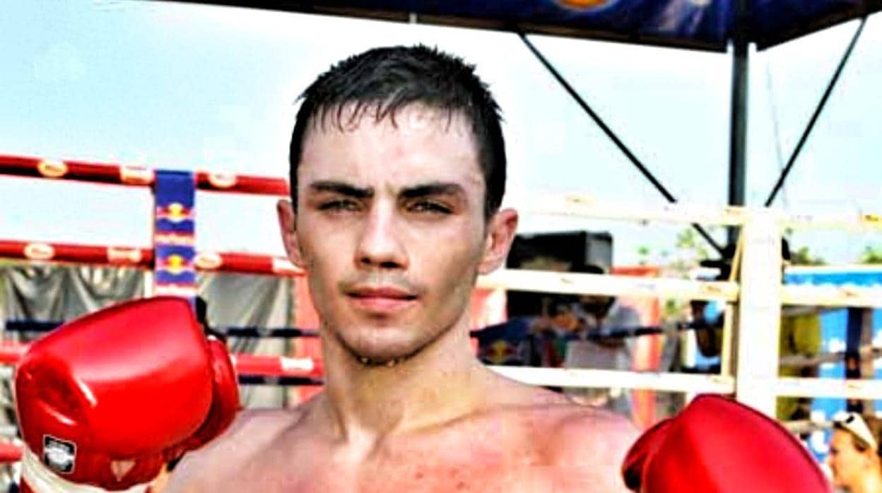 El luchador de muay thai canario Juan Montenegro emigró a Tailandia para redimirse de las calles