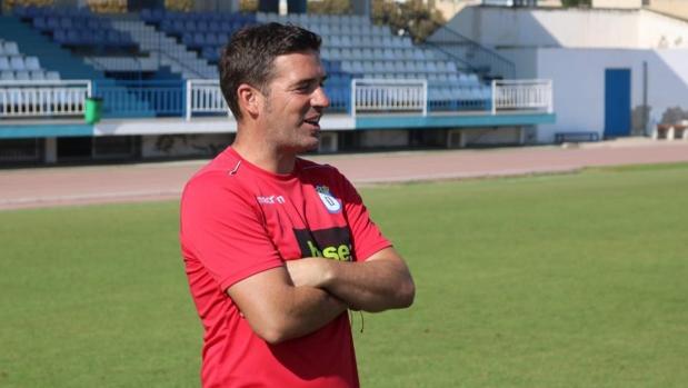 Carrión, un entrenador que comenzó en el fútbol femenino amenaza al Real Madrid de Solari