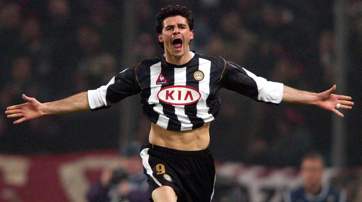 Vincenzo Iaquinta, celebra un gol como futbolista del Udinese