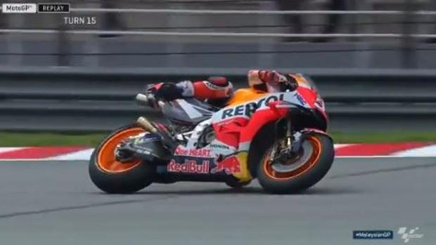 Tremenda salvada de Marc Márquez en los libres de Sepang