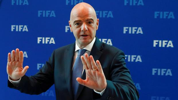 Escandalazo mundial: Infantino permitió al PSG y la Manchester City romper el fair play financiero