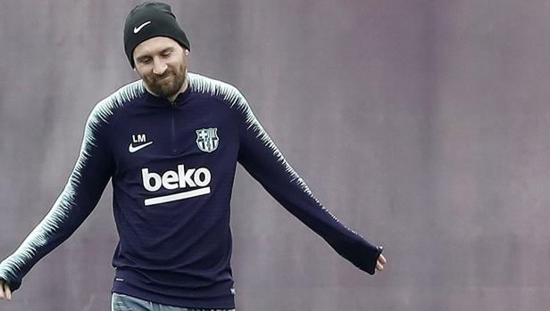 Messi viaja a Milán sin el alta médica