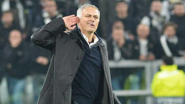 El feo gesto de Mourinho que arruinó la victoria del Manchester United en Turín