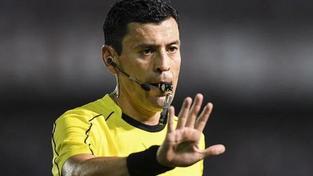 El turbio pasado de Roberto Tobar, el árbitro de la final de la Copa  Libertadores
