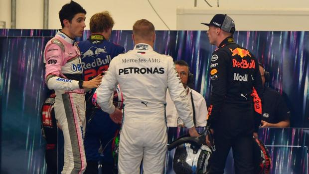 Verstappen, a empujones con Ocón en el pesaje