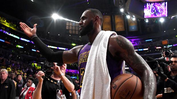 LeBron James supera a Chamberlain y va a por Jordan