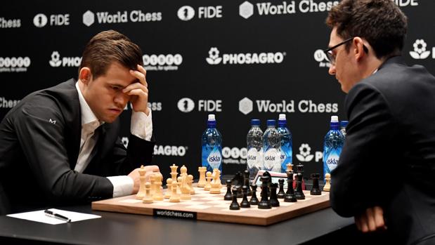 Caruana tortura con negras a Carlsen antes de firmar tablas