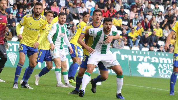 El Cádiz hunde al Córdoba