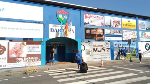 La entrada a Barraña, el campo del CD Boiro