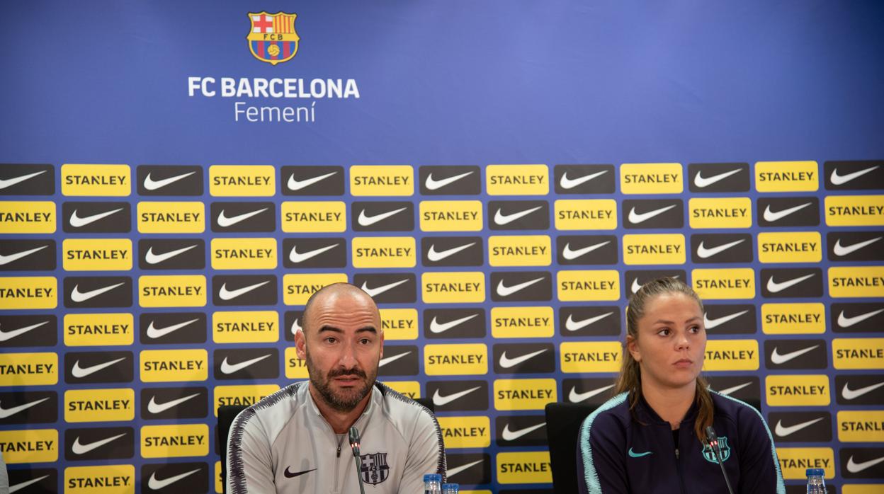 Fran Sánchez y Like Martens atienden a la prensa en la Ciudad Deportiva del Barcelona