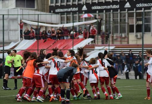 La cara &#039;B&#039; del superclásico: la lucha de las jugadoras de Boca Juniors y River Plate contra la precariedad