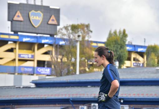 El campo donde juega el plantel femenino de Boca está al lado de La Bombonera