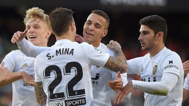 El Valencia logra su primera victoria local ante un Rayo ineficaz