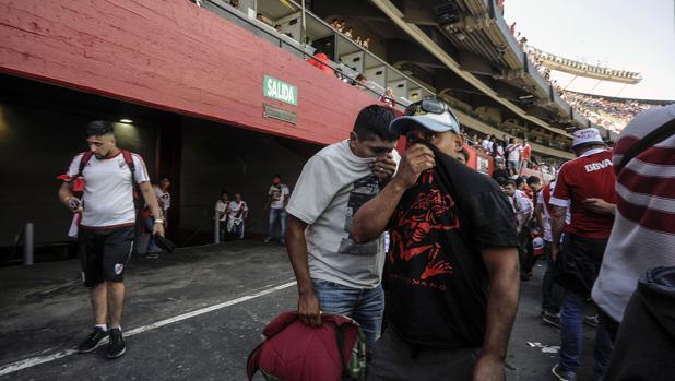 La violencia destroza la fiesta del fútbol argentino